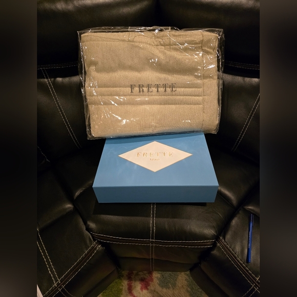 IN STOCK! Frette Luxury Brand New Espina Chenille Throw  Natural/Beige - Picture 3 of 9